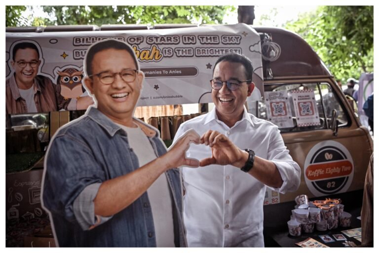 Presidential candidate Anies Baswedan highlighted the critical roles of the Indonesian Chamber of Commerce and Industry (Kadin) in the country's economic development.