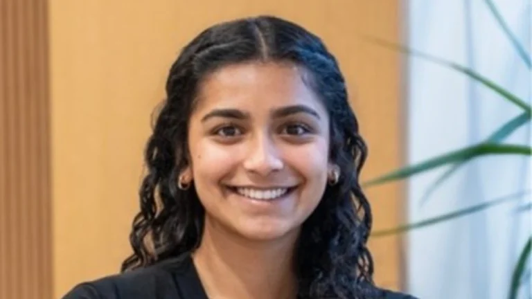 Zainab Nathani: Illinois High School Student Develops Solar-Powered Material to Harvest Drinking Water From Air